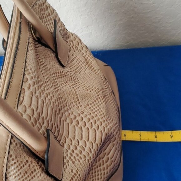 London Fog Lock Key Lizard Faux Leather Satchel Cream color - Picture 12 of 14